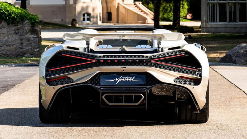 Bugatti завершила производство родстера Mistral и попрощалась с двигателем W16