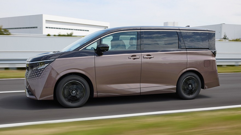 Nissan полностью рассекретил минивэн Elgrand нового поколения, цены известны