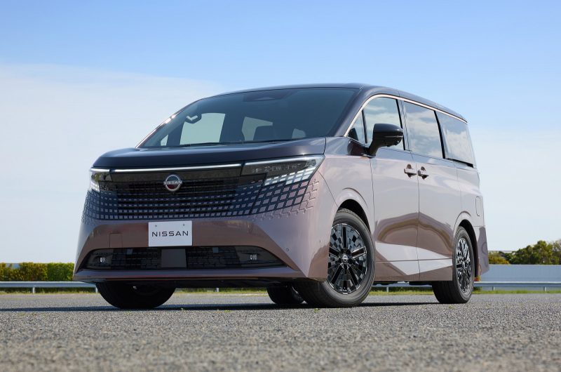 Nissan полностью рассекретил минивэн Elgrand нового поколения, цены известны