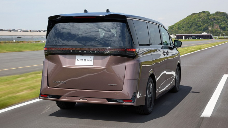 Nissan полностью рассекретил минивэн Elgrand нового поколения, цены известны