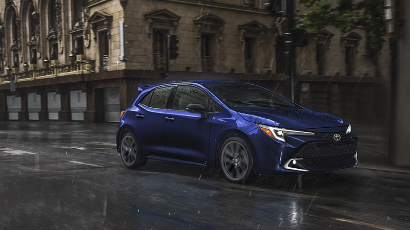 Toyota освежила Prius и хэтчбек Corolla: скромные обновки и подорожание